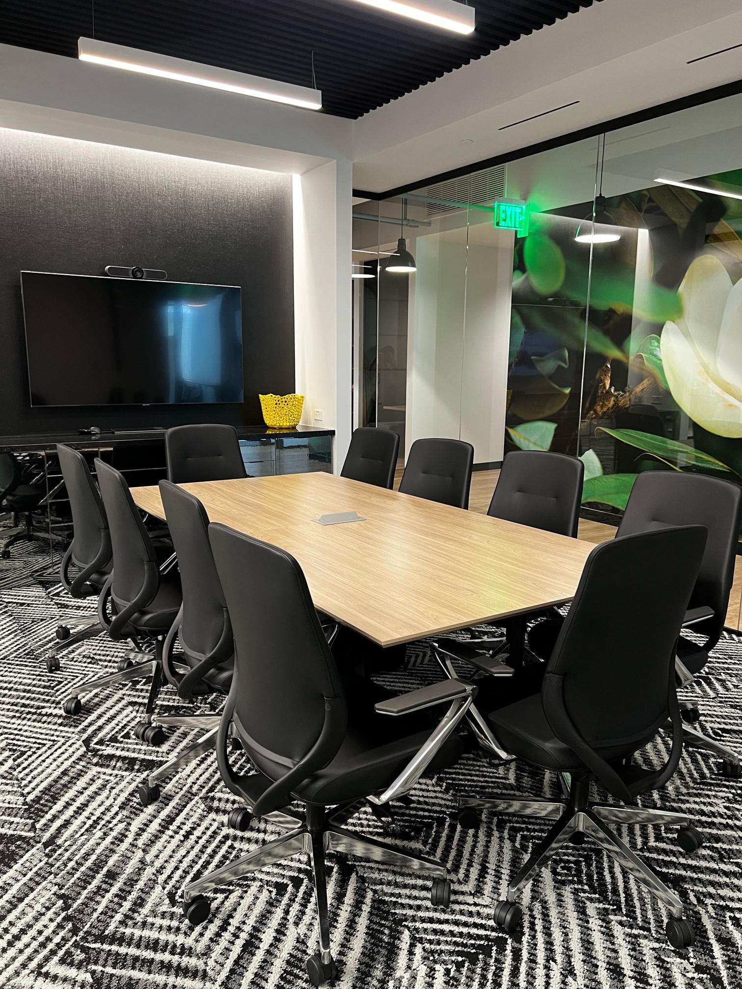 Venture X Fairfax Mosaic - meeting and conference room